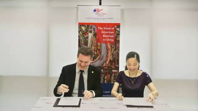 东方龙商务与美国商会正式签订战略合作协议，深度展开全方位合作