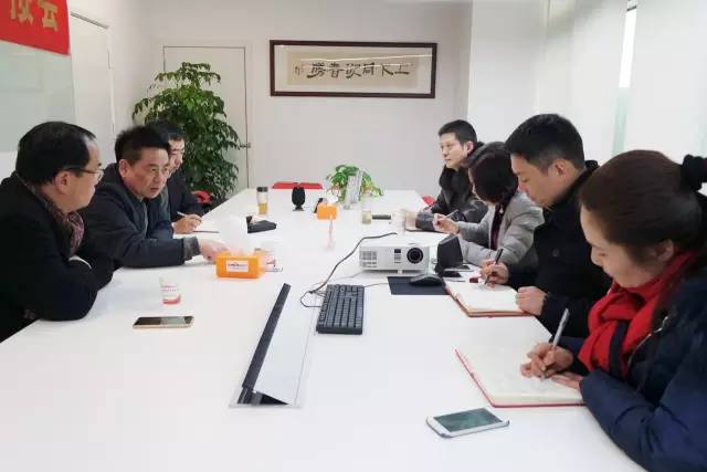 上海产业合作促进中心与东方龙商务联合举行工作例会，推动落实三月份工作安排